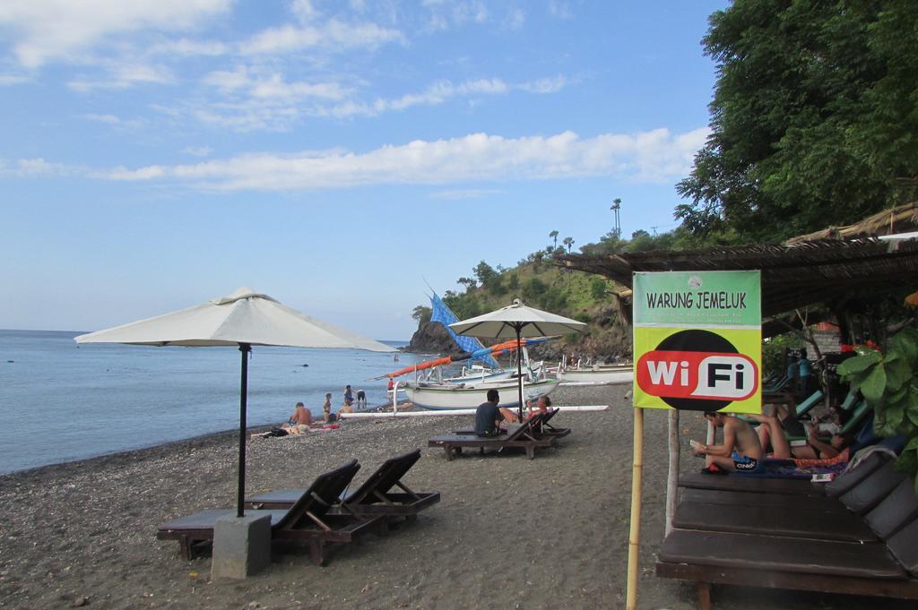 Warung Jemeluk & Home Stay Amed  Bilik gambar