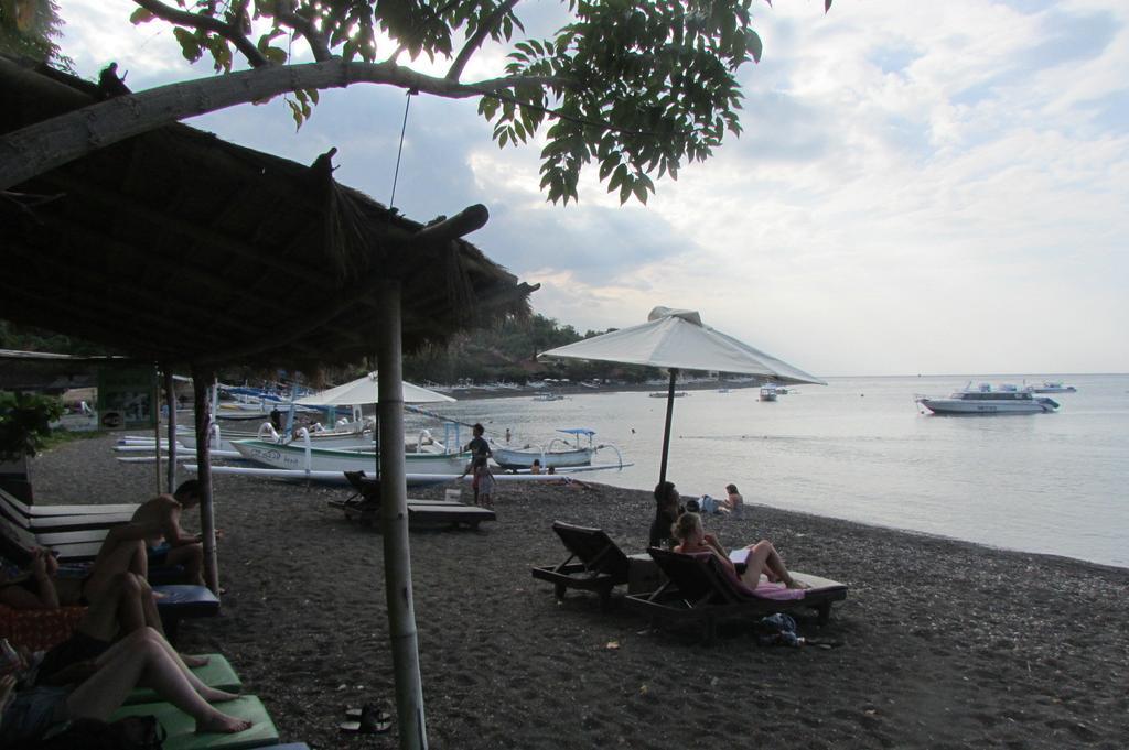 Warung Jemeluk & Home Stay Amed  Bilik gambar